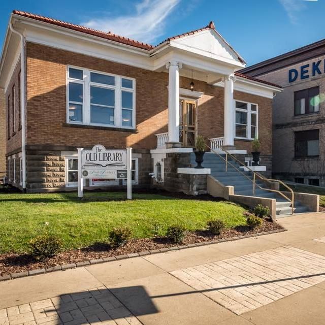 The Old Library: 822 6th Ave, De Witt, IA 52742